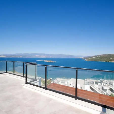With The Pool And Sea View, As You Can Have A Pleasant Time On Your Balcony Villa Bogazici