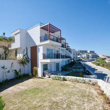 With The Pool And Sea View, As You Can Have A Pleasant Time On Your Balcony Villa Bogazici